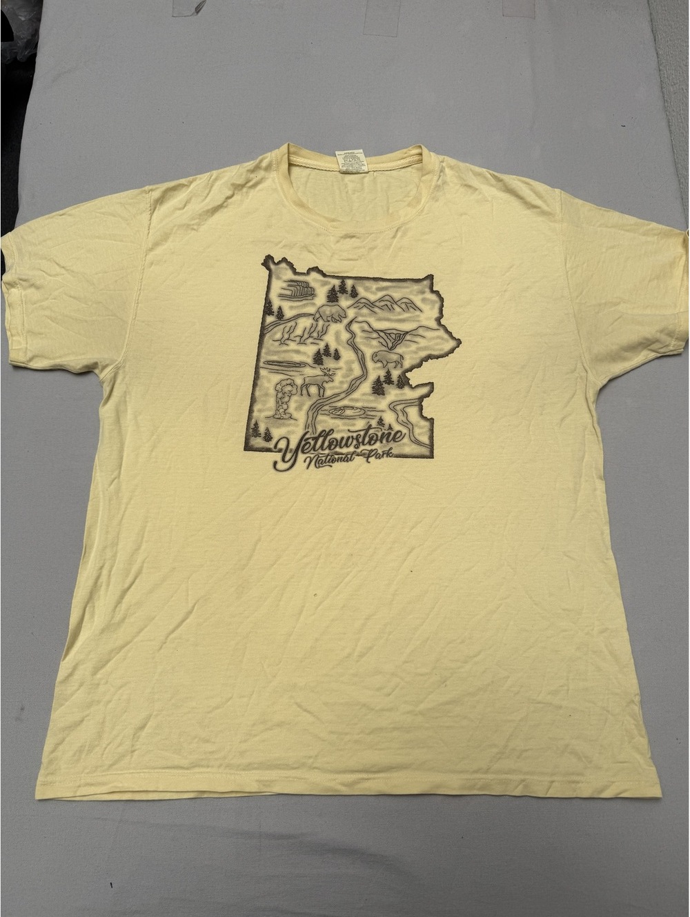 Vintage Yellowstone National Park T-shirt Artistic Map XL